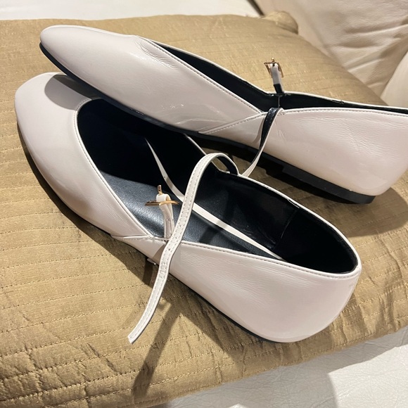 Chic light, beige patent Leather Flats for Women.. baby doll shoes - Picture 1 of 4